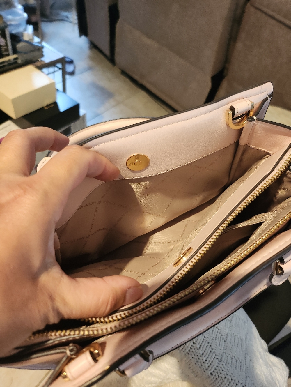 Michael Kors Logo signature Satchel - Picture 5 of 6